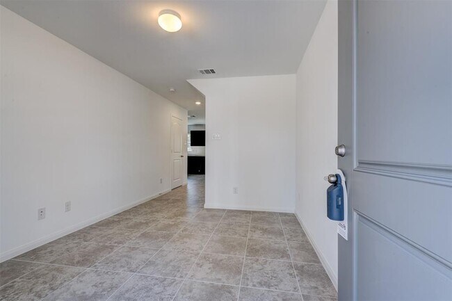 Building Photo - 15437 Arrowhead Loop W