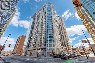 Building Photo - 242 Rideau St