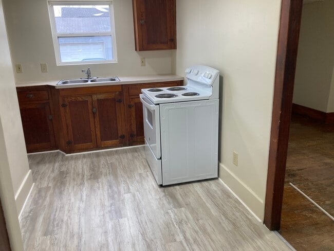 Kitchen - 306 Reber Ave
