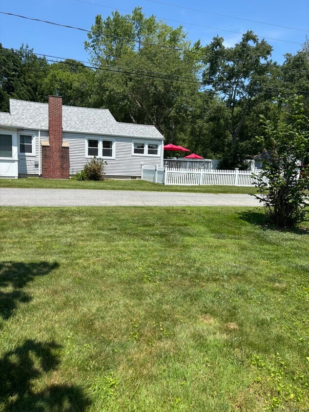 Foto principal - 42 Grove Beach Rd S