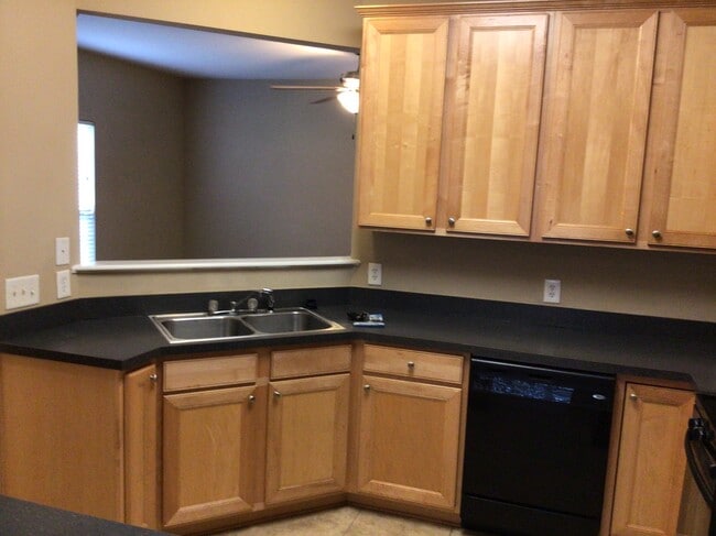 Building Photo - 555 Rockbridge Dr