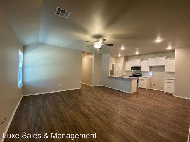 Building Photo - 3 br, 2 bath House - 5220 Oakwood Villas C...