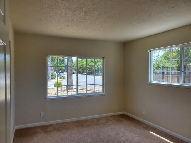 Building Photo - 2055 Hikido Dr
