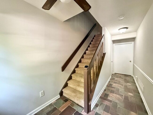Building Photo - 6011 Dixon Dr