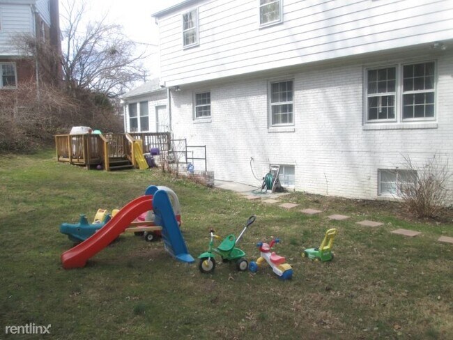 Foto del edificio - 4 br, 3.5 bath House - 1710 Flora Lane