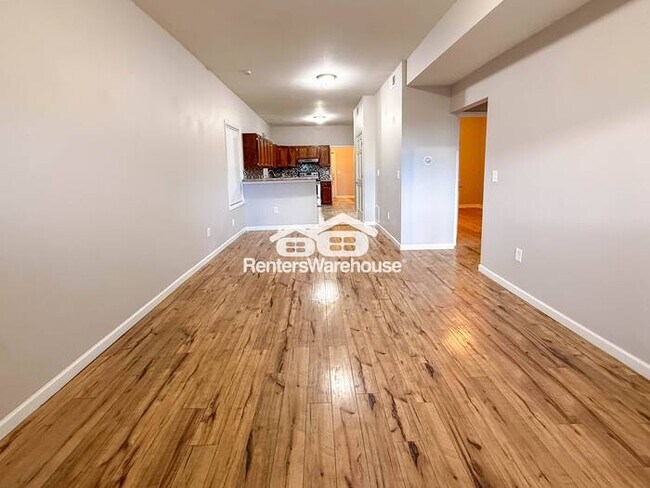 Foto del edificio - Sunnyside 3 Bedroom 1 Bathroom Lower Unit Available NOW!