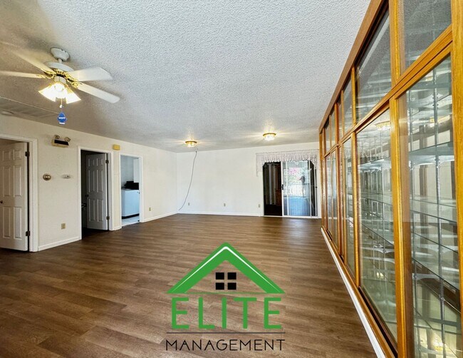 Foto del edificio - 7221 Hedge Ave