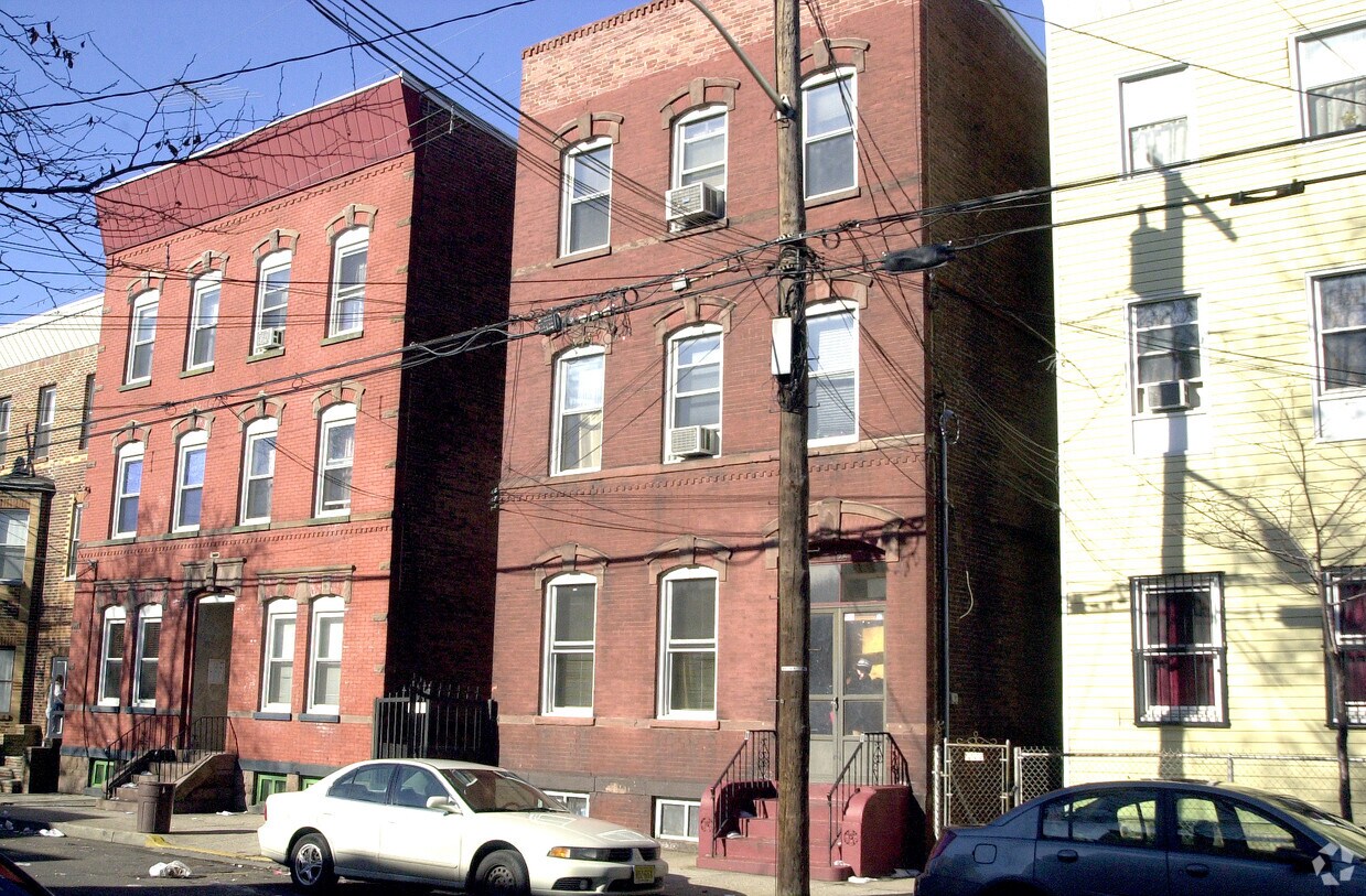 Building Photo - 125 Union St