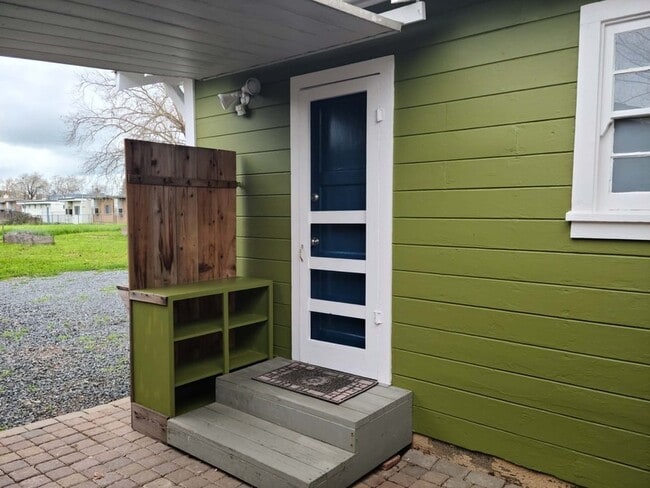 Foto del edificio - 1660 Jennings Ave