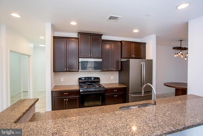 Foto del edificio - 523 Carson Terrace