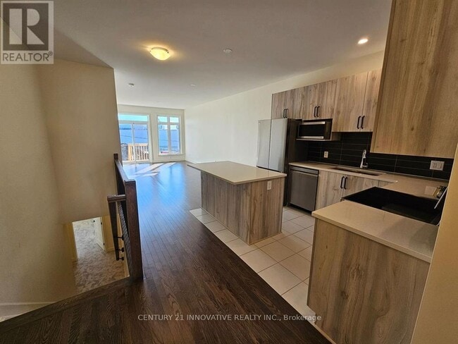 Building Photo - 1307 Demers Ave