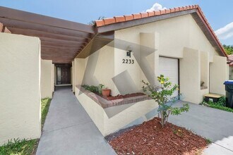 Building Photo - 2233 Greenview Cir