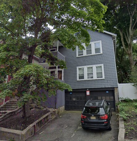 Building Photo - 120 Hillside St