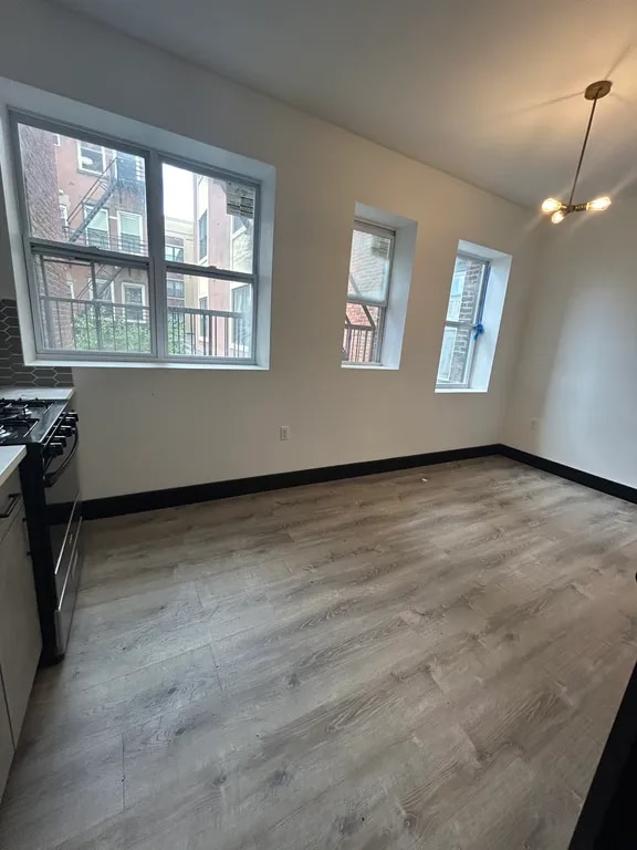 Building Photo - 10 Thomas St