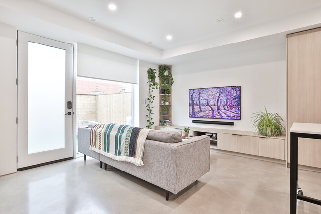 Living Room Overlooks Fenced Yard - 28 Salem Av