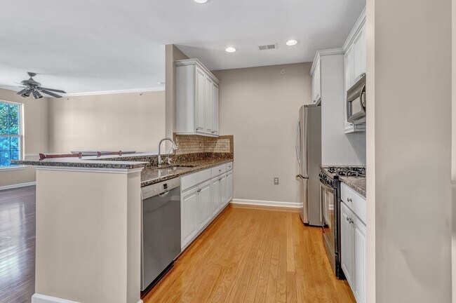 Foto del edificio - 632 Sophee Ln