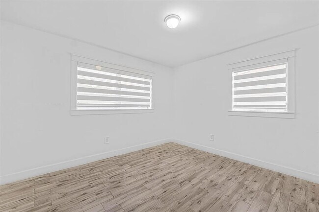 Building Photo - 10350 SW 44th St