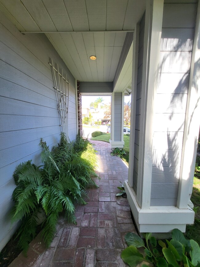 Building Photo - 21714 Agajanian Ln