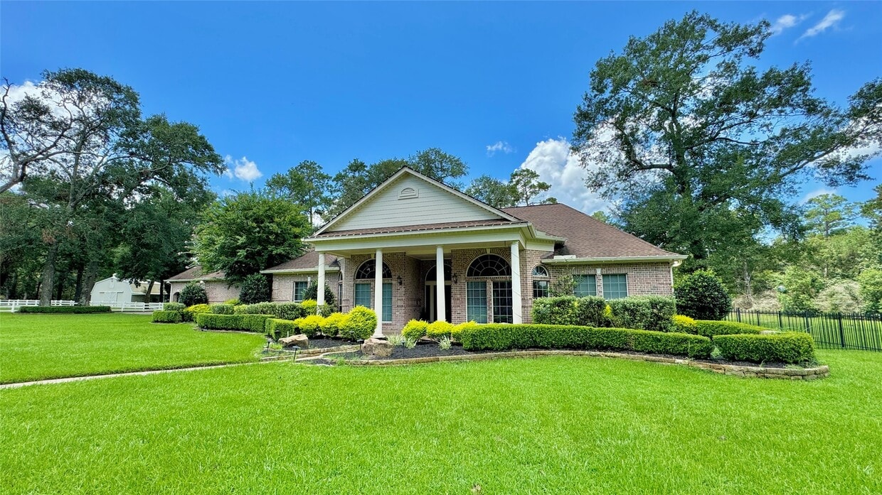 Foto principal - 15216 Saddlewood Dr