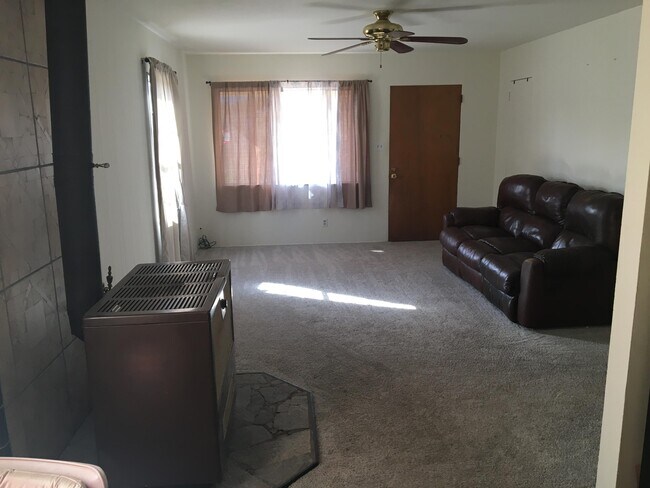 Building Photo - 43 Pinon Heights Rd