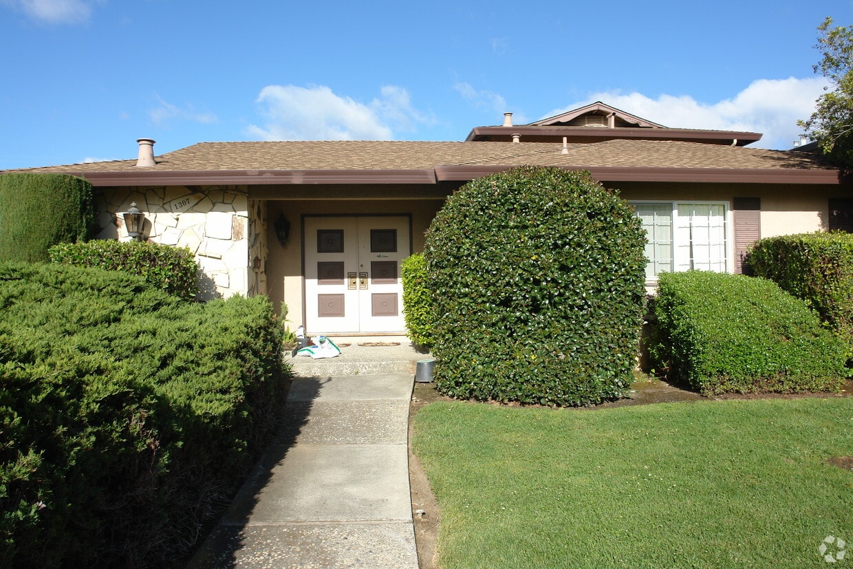 Building Photo - 1307 Castlemont Ave