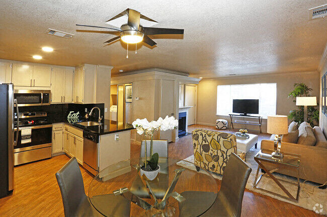 Building Photo - Quailwood Apartments