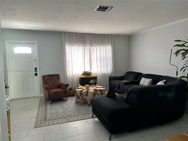 Foto del edificio - 3240 SW 66th Terrace