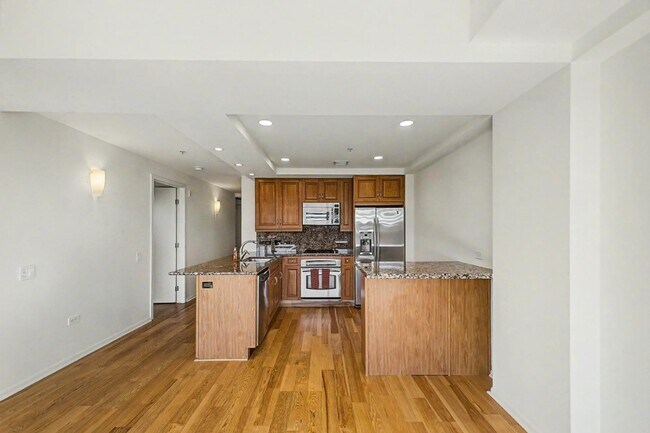 Building Photo - 7151 E Rancho Vista Dr