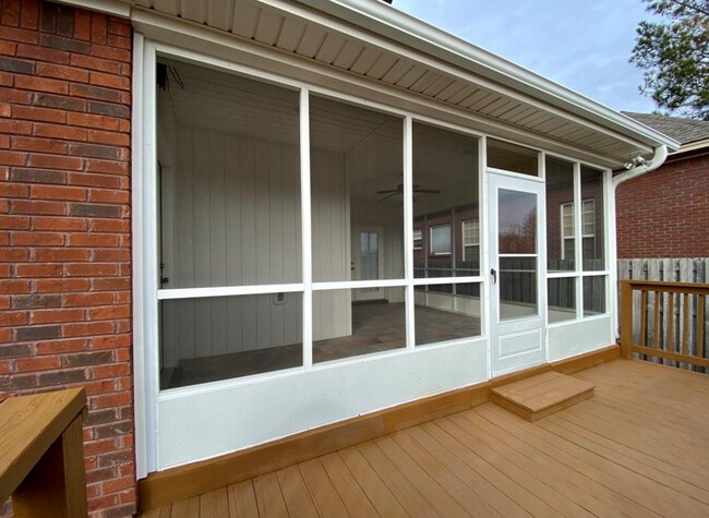 Foto del edificio - 100 Brittany Dr S