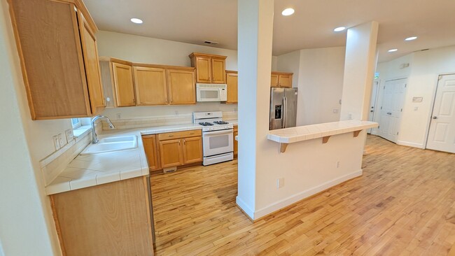 Foto del edificio - Spacious home in Tigard