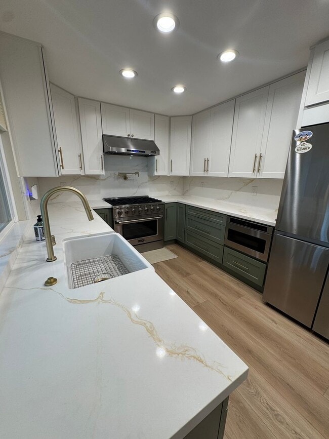 Building Photo - Charming Cul de Sac Home with Spacious Yard and Renovated Interior