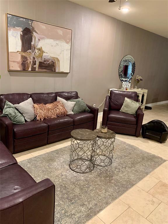 Building Photo - 1610 Halpern St