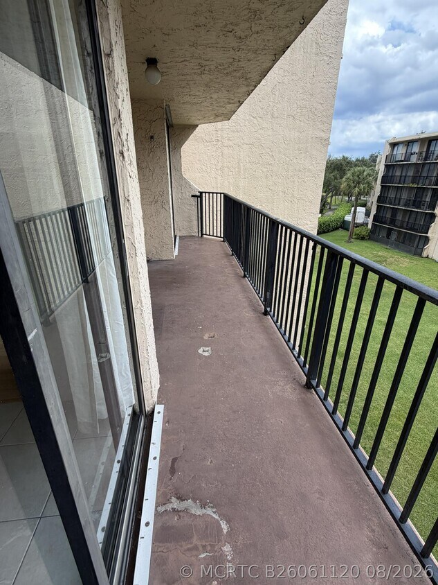 Foto del edificio - 3590 Blue Lake Dr
