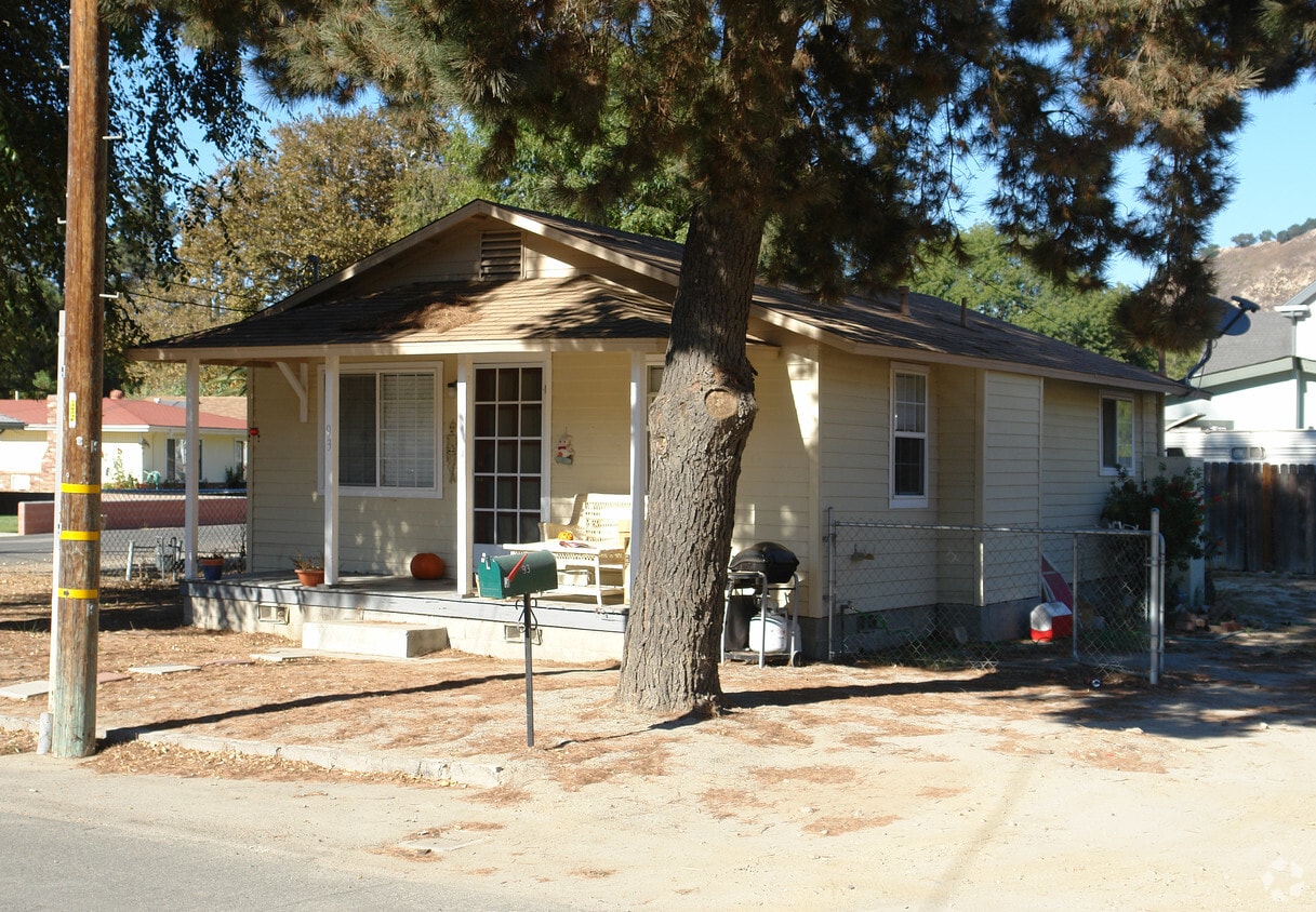 Building Photo - 91 Sycamore Dr
