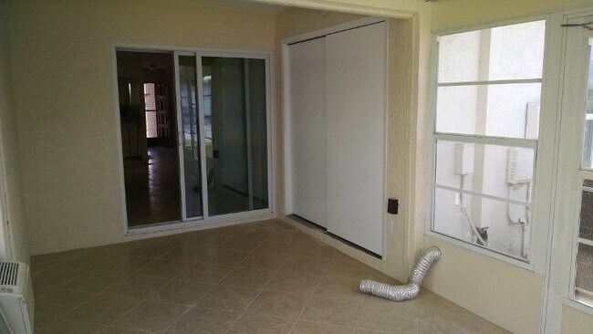 Foto del edificio - 3004 Forrestal Ct