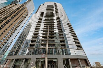 Building Photo - 450 E Waterside Dr