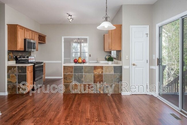 Building Photo - 6633 Speight Cir