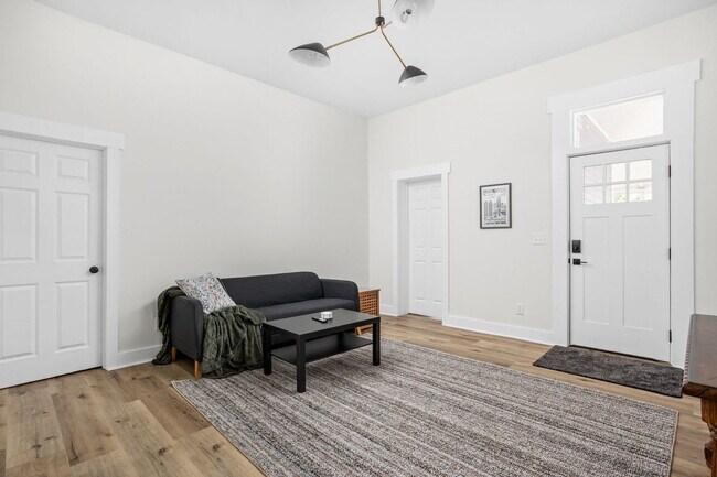 Foto del edificio - 844 Camp St