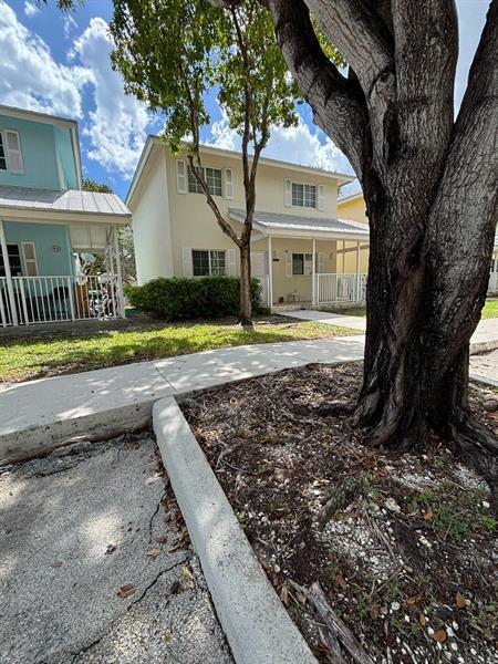 Foto del edificio - 400 NW 19th Terrace