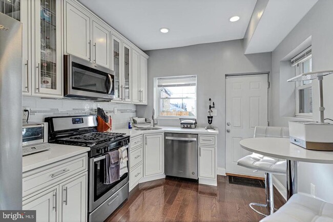 Building Photo - 2653 Jasper St