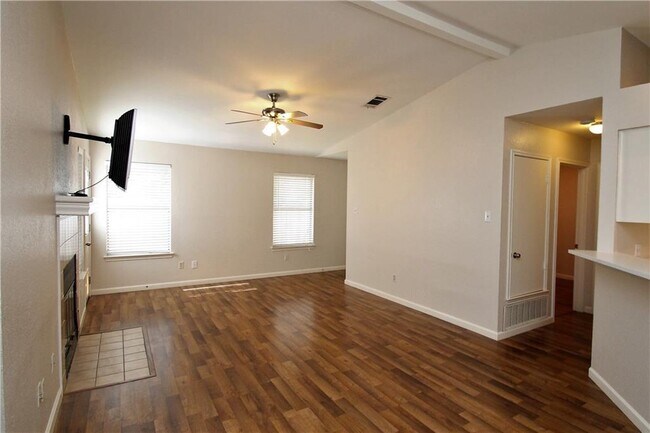 Foto del edificio - 13001 Steeple-Chase Dr