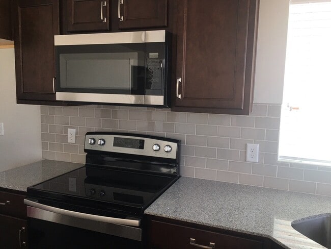 Building Photo - Beautiful Modern Home in Lehi w attached 2 car garage!