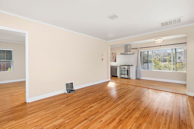 Building Photo - Charming 1 Bed / 1 Bath Detached Unit in P...
