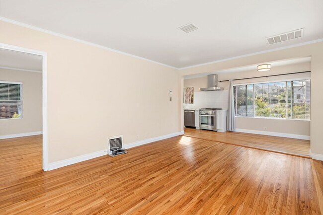 Foto del edificio - Charming 1 Bed / 1 Bath Detached Unit in P...