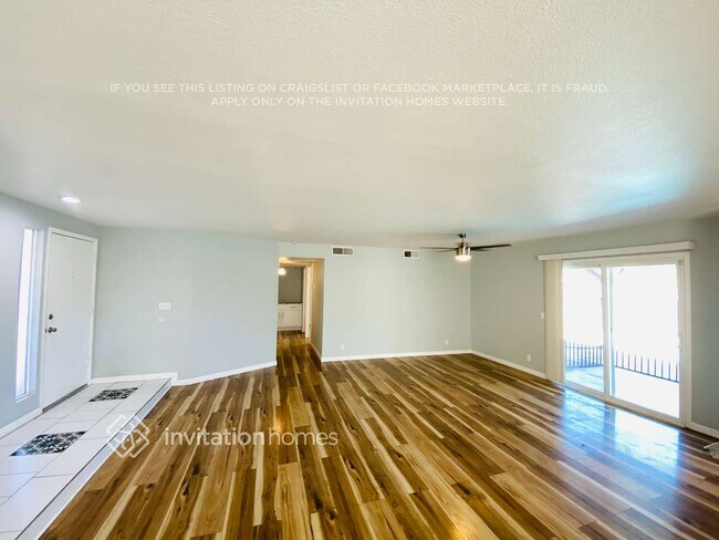 Building Photo - 304 W Alamo Dr