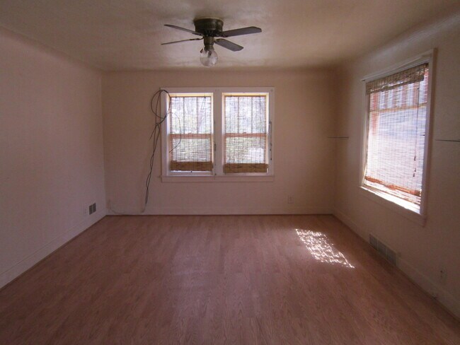 Foto del edificio - 4005 Shasta Way - Garbage and Sewer Included