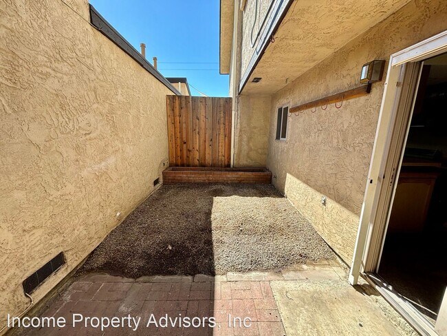 Building Photo - 2 br, 1.5 bath House - 720 N. Mollison Ave...