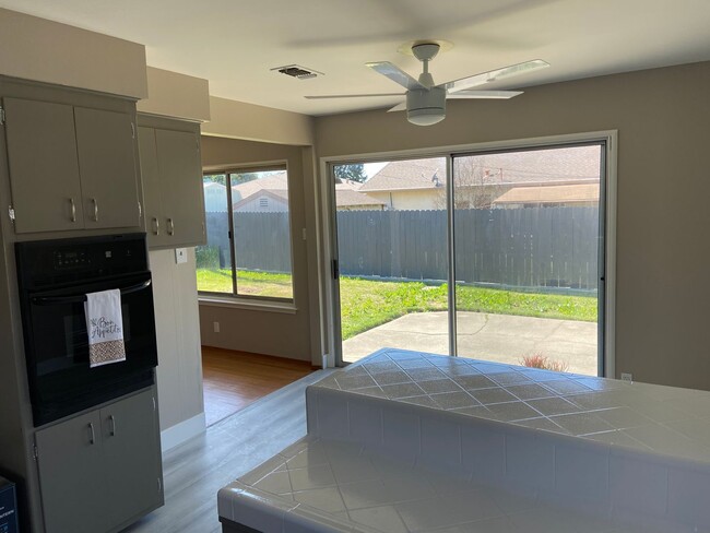 Building Photo - Tahoe Park East - 3 Bdrm, 1.5 bath