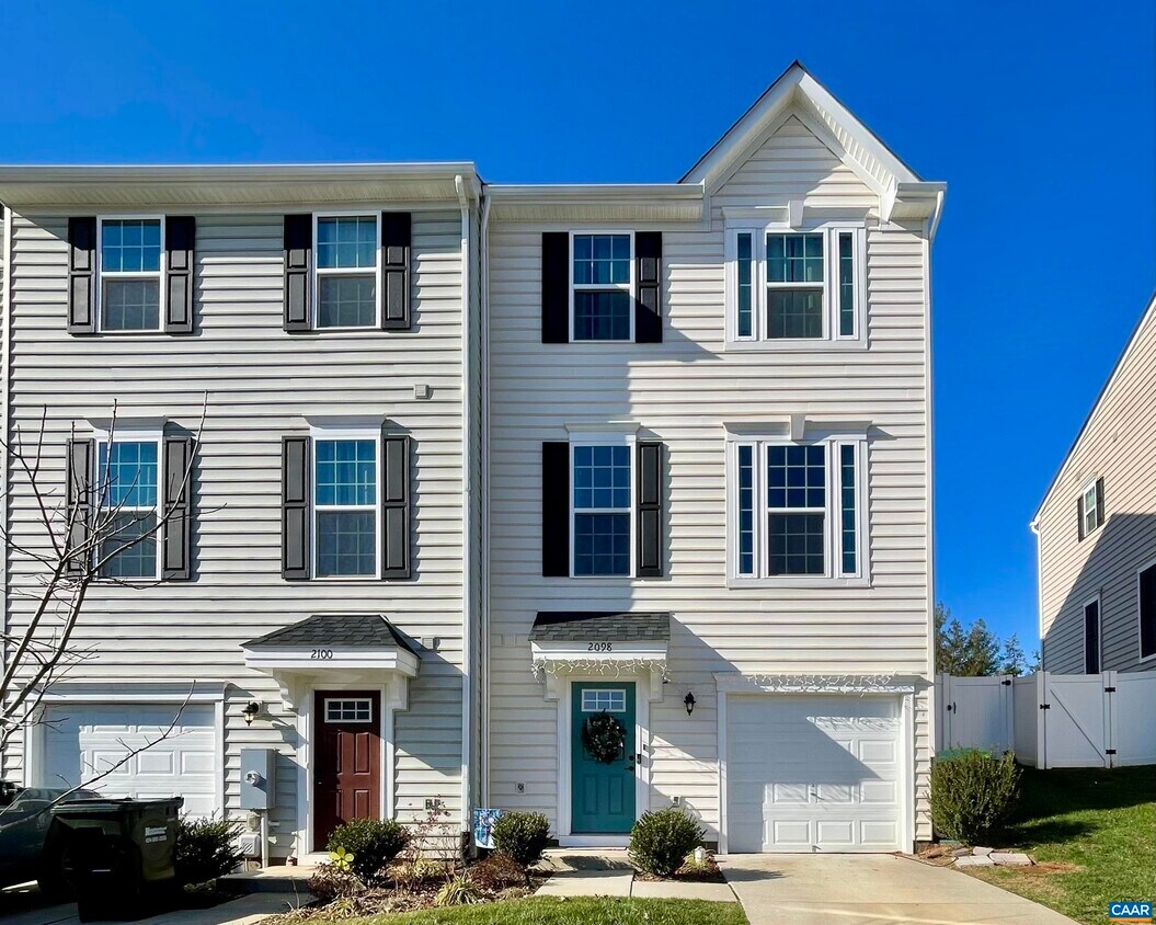 Primary Photo - 2098 Elm Tree Ct
