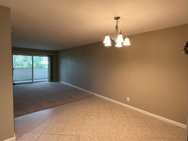 Foto del edificio - Spacious 2 Bed 1 Bath! Warm Springs District!